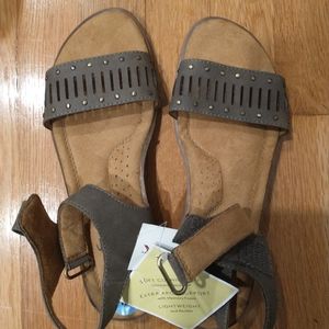 Natural Soul brown leather sandals size 7.5 NWT